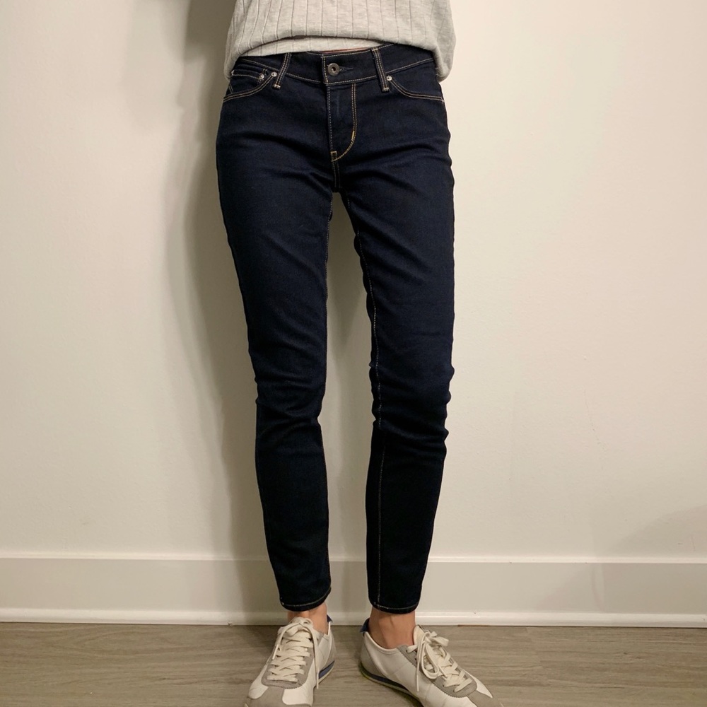 Levis dark wash jean